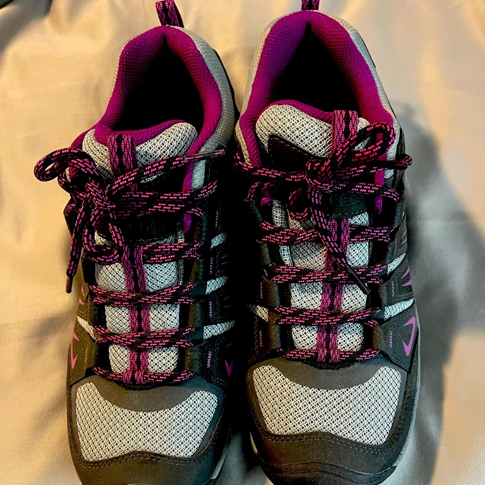 KEEN STEENS VENT TRAIL SHOE SIZE 11-NEW